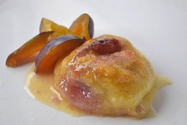 Gebackene Zwetschgenknödel aus Kartoffelteig
