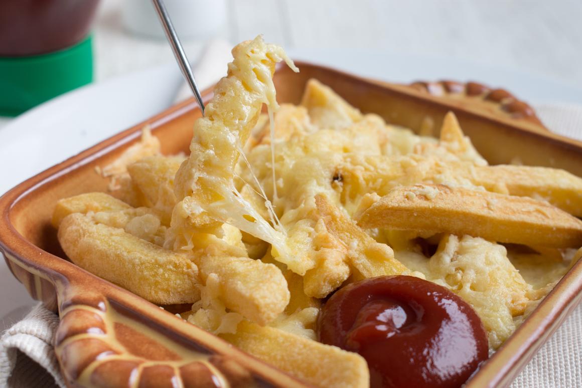 Pommes Frites mit Käse