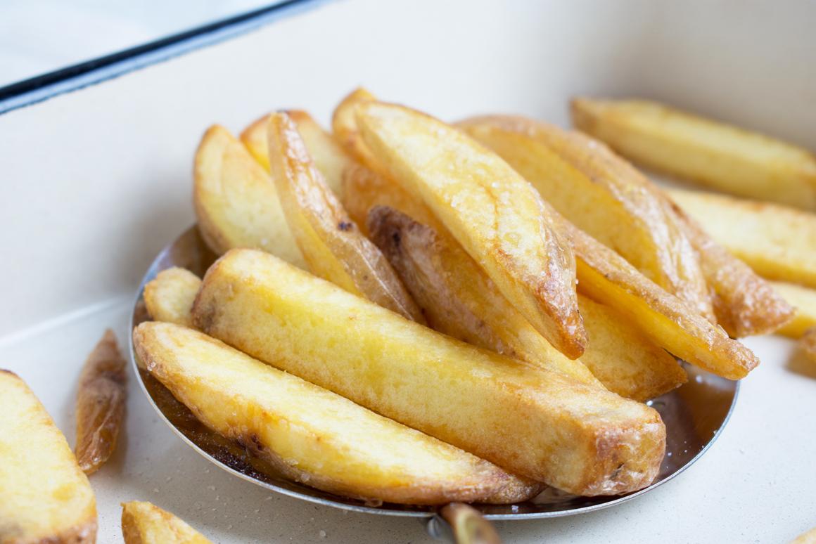 Pommes Frites mit Schale