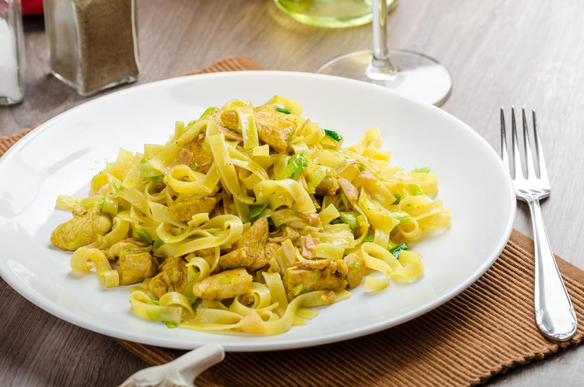 Poulet-Nudelpfanne mit Frischkäse - 5 Zutaten
