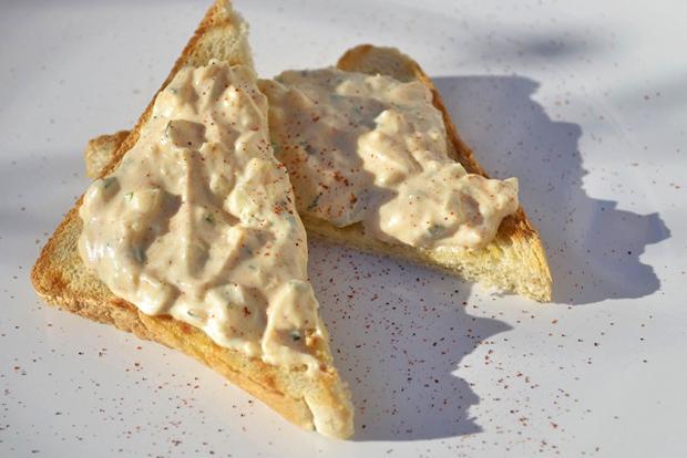 Frühstücks Toast mit Paprika - Ei Aufstrich