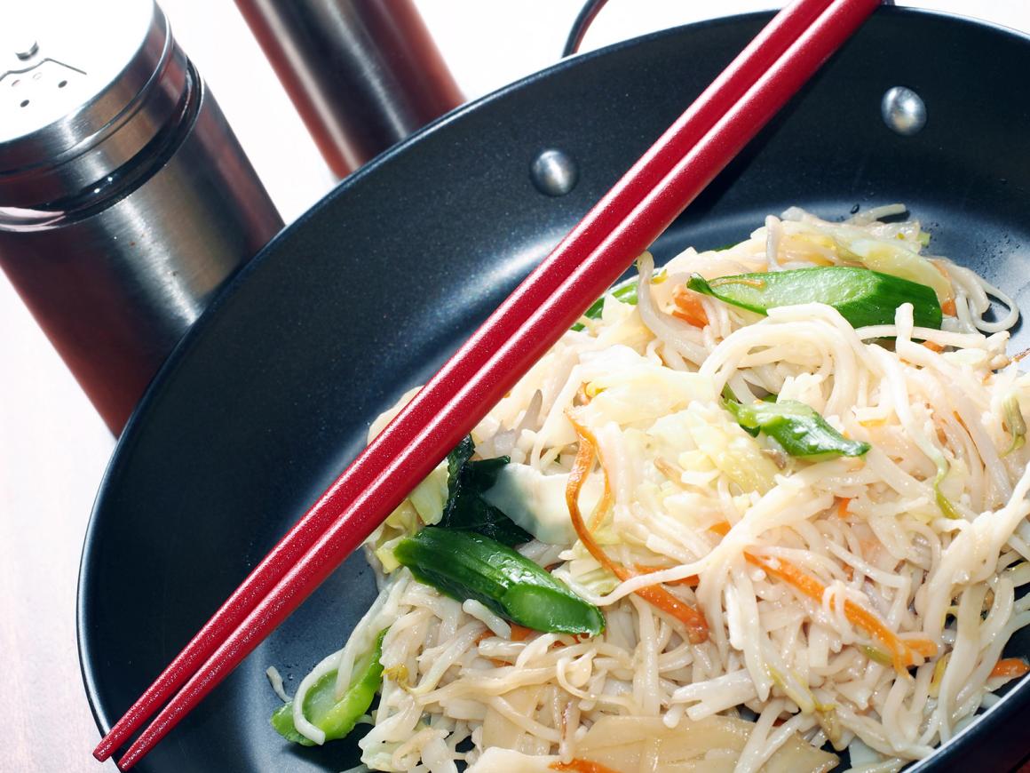 Gemüse-Wok mit Bohnensprossen