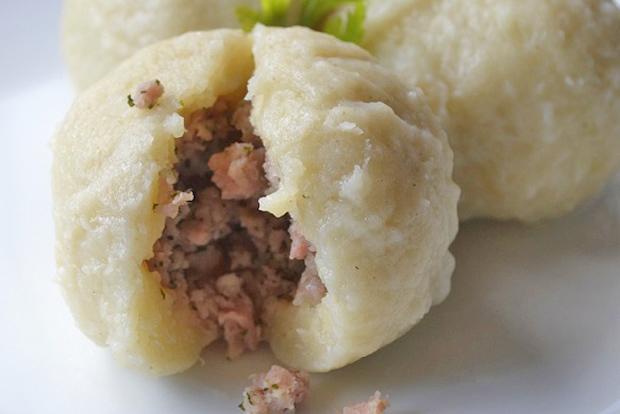 Kartoffelklöse mit gemischter Wurstfülle