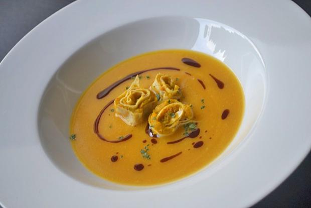 Kürbiscremesuppe mit raffinierter Einlage