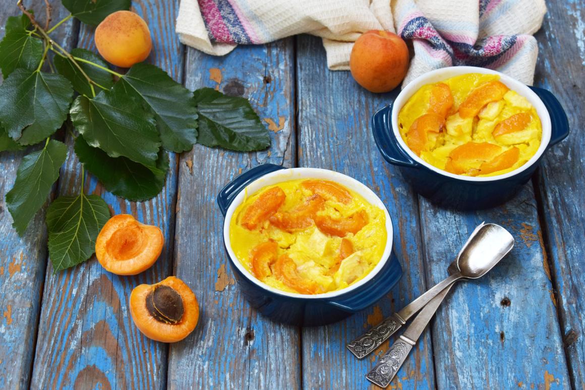 Aprikosen-Amaretti-Gratin