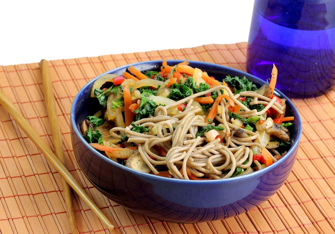Soba-Nudeln mit Pak Choi