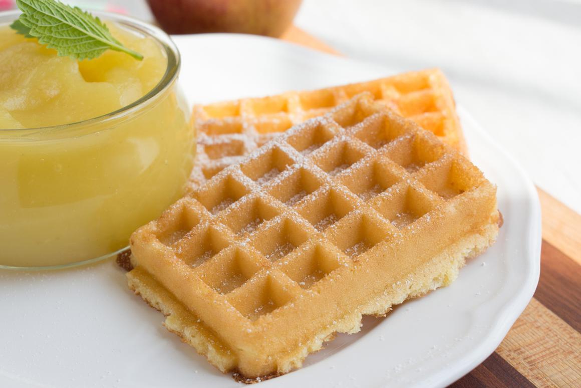 Mascarpone-Waffeln mit fruchtigem Kompott