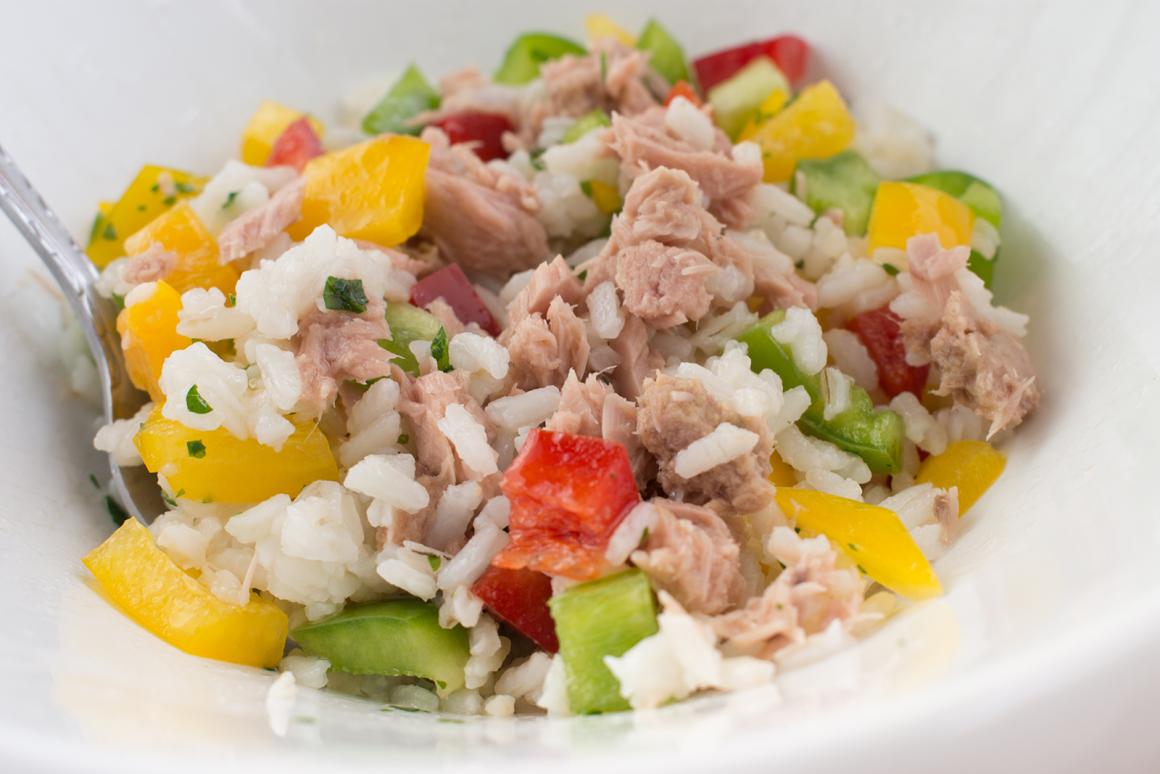 Reissalat mit Thunfisch
