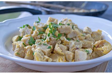 Geröstete Knödel mit Ei