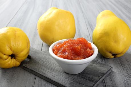 Quittenkonfitüre mit Sauerkirschen