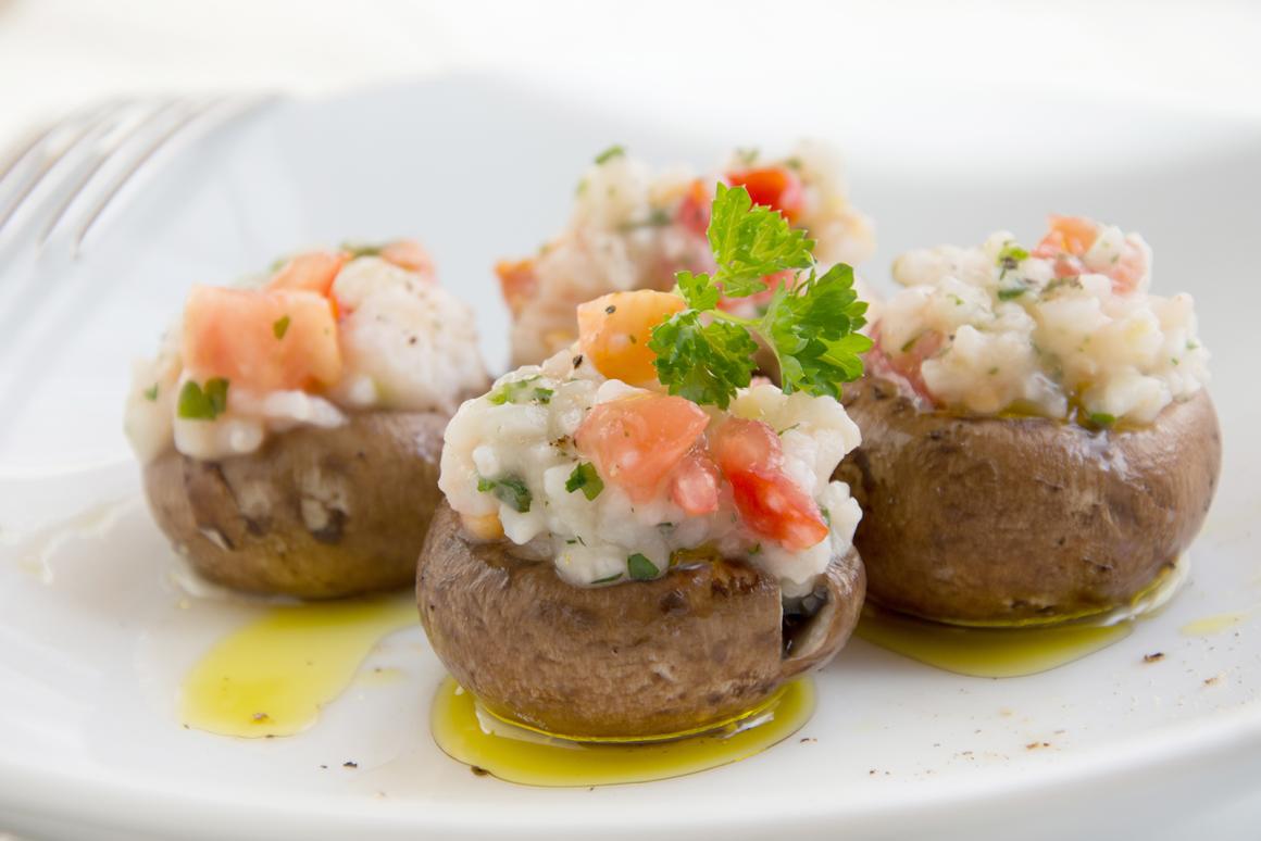 Gefüllte Champignons mit getrockneten Tomaten und Reis