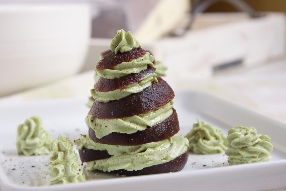 Mille Feuille mit Randen und Avocadomousse