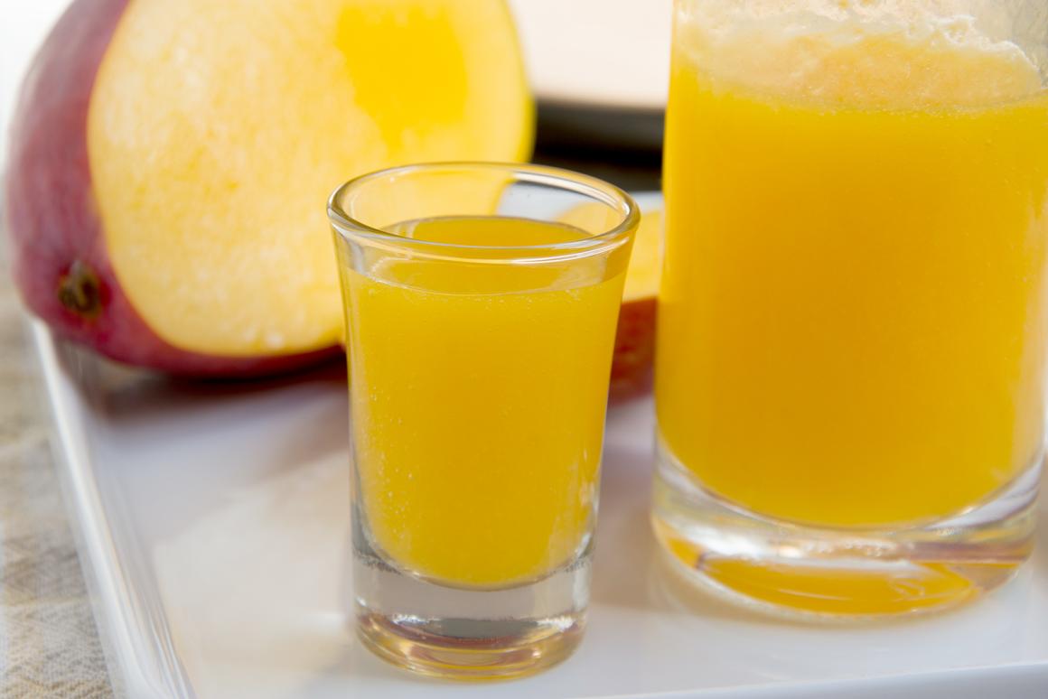 Essig mit Mangosirup