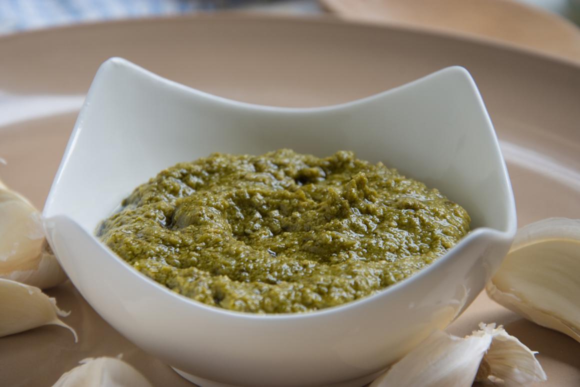 Knoblauch-Pesto mit Kapern
