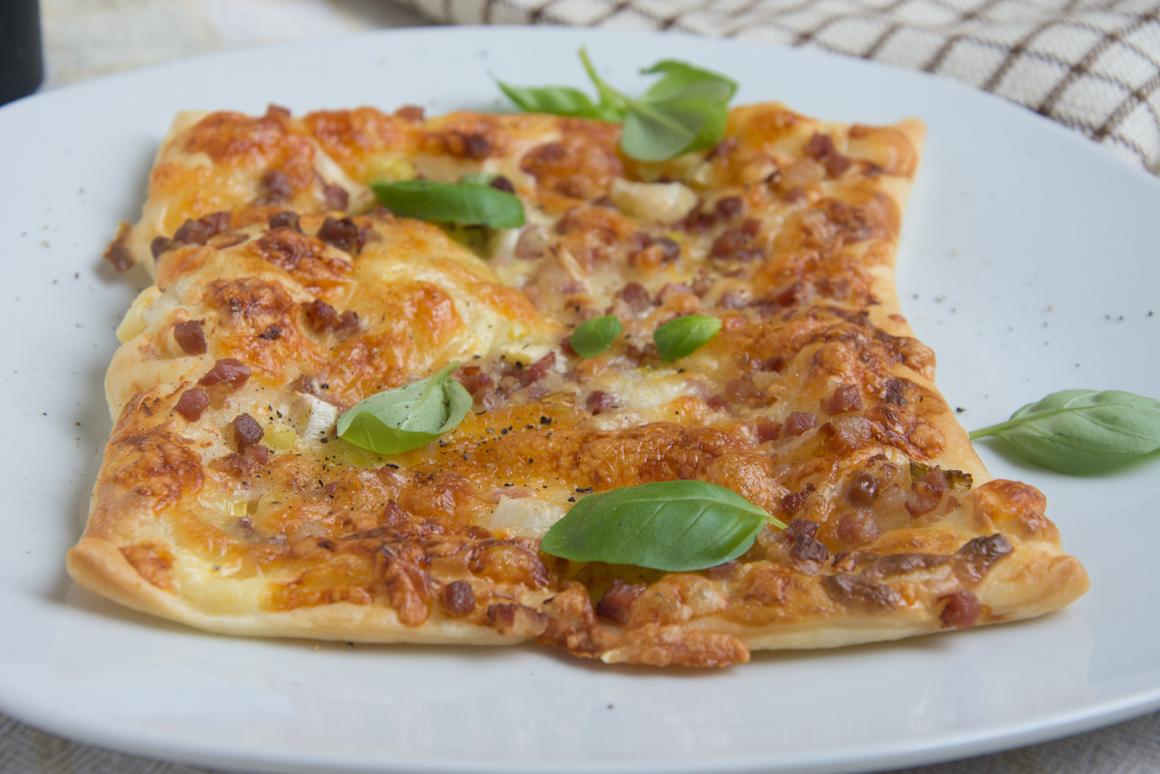 Flammkuchen mit Blätterteig