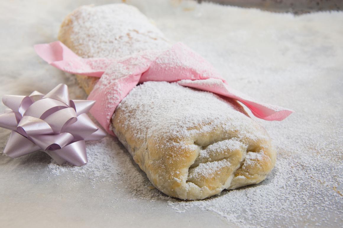 Rhabarberstrudel mit Blätterteig