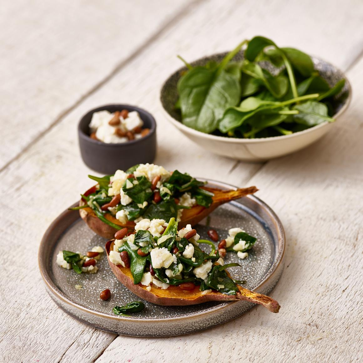 Gefüllte Süsskartoffel mit Spinat und Feta
