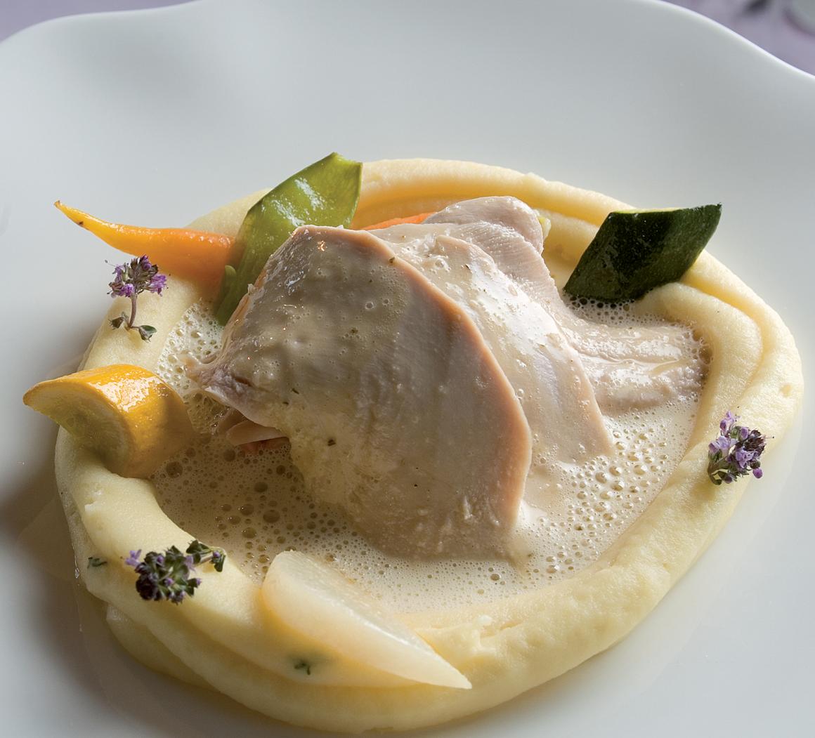 Perlhuhn unter der Salzkruste und mit Bergthymian gebacken