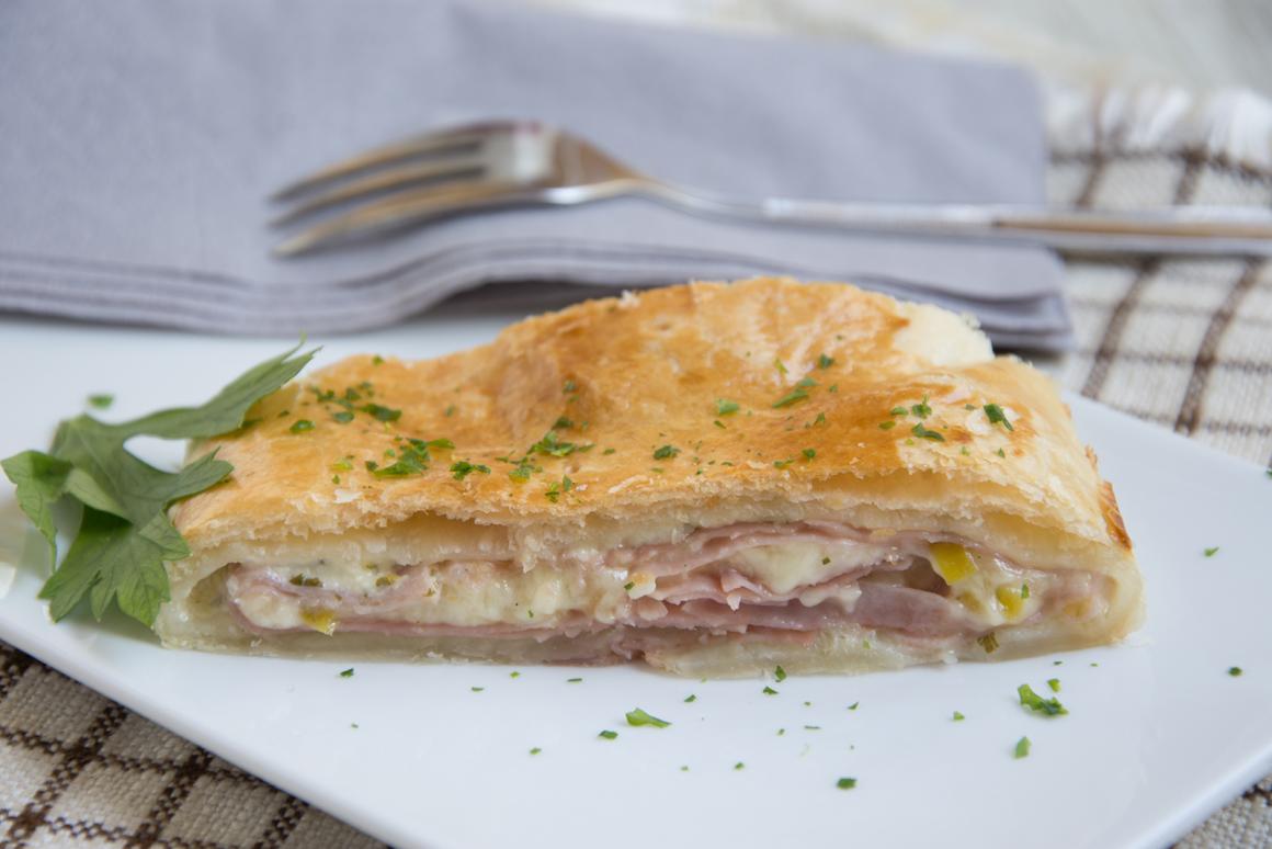 Gefüllter Blätterteigstrudel