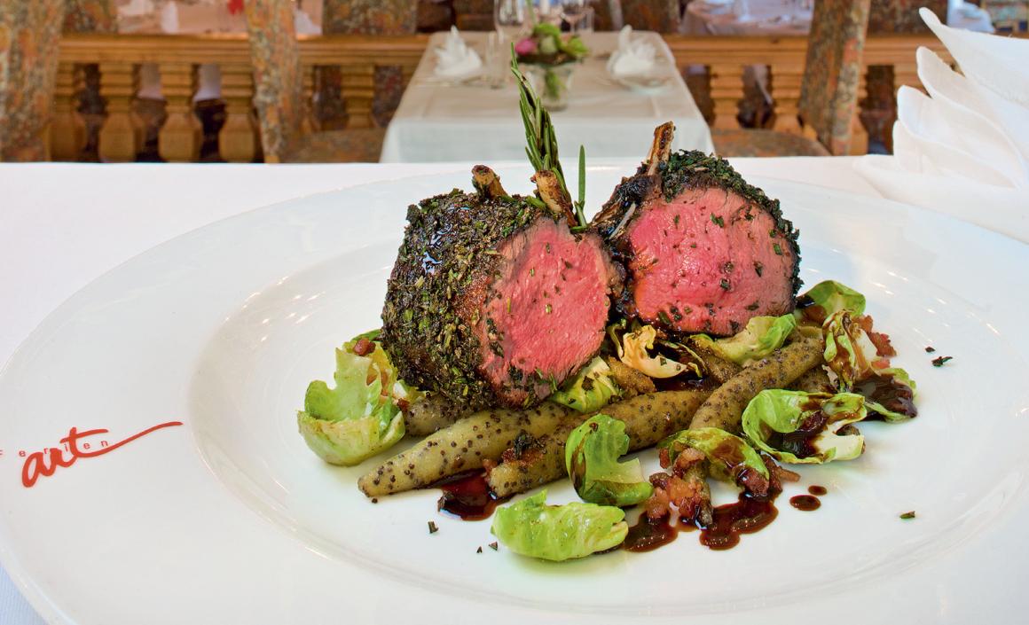 Rehrücken mit Speck-Rosenkohl und Mohnschupfnudeln