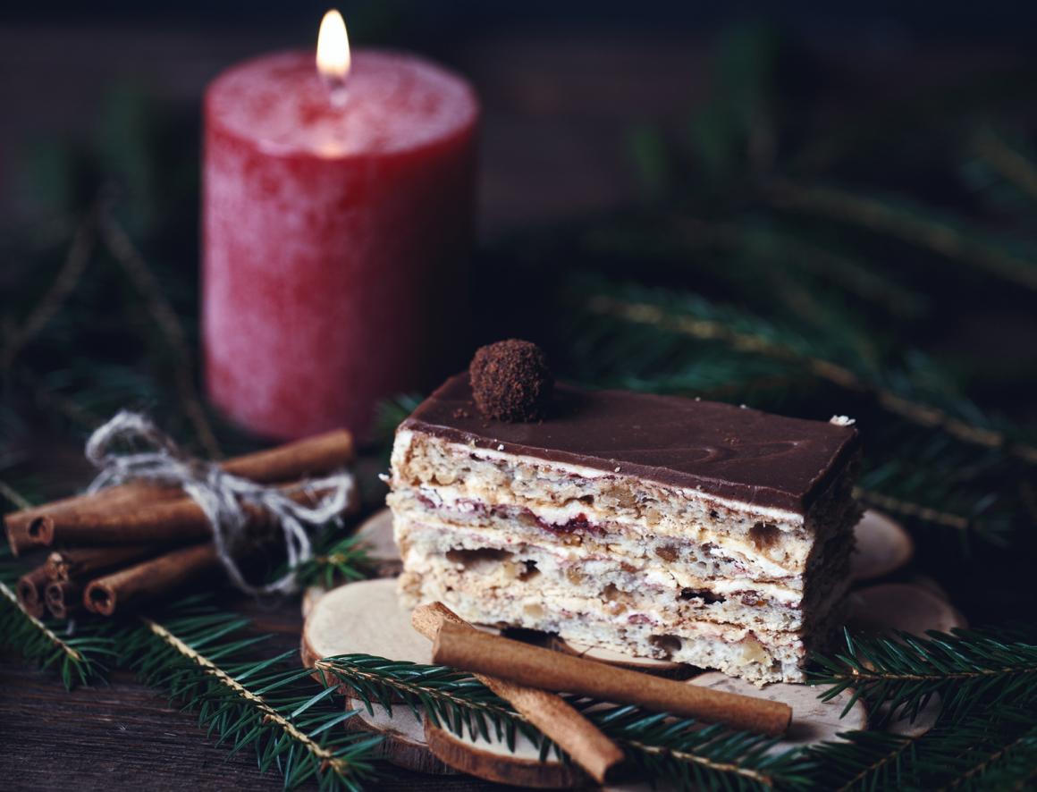 Weihnachtliche Marzipan-Schokoladen-Cremetorte