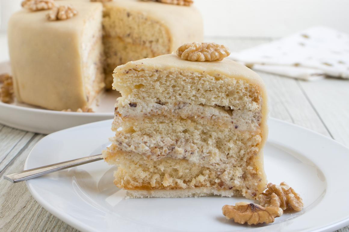 Nusstorte mit Marzipan