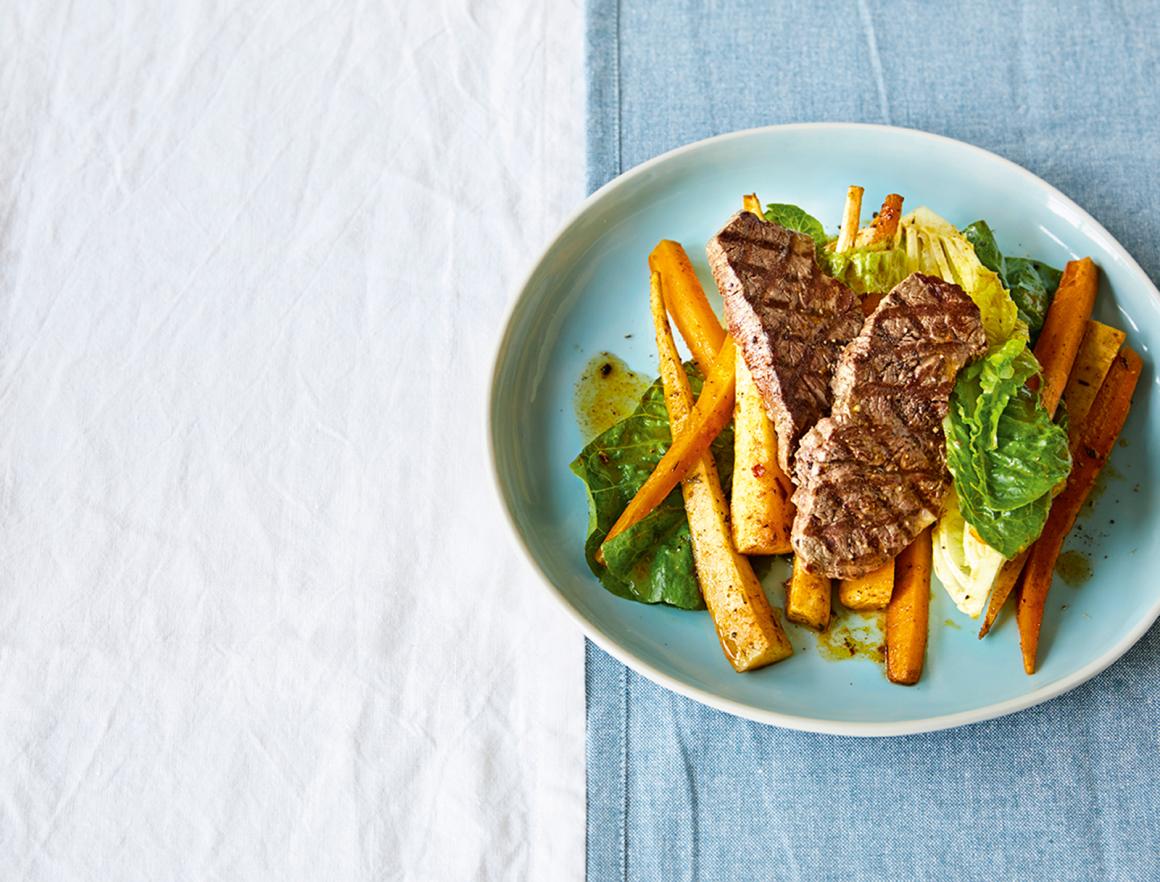 Rindersteaks mit Wurzelgemüse vom Blech