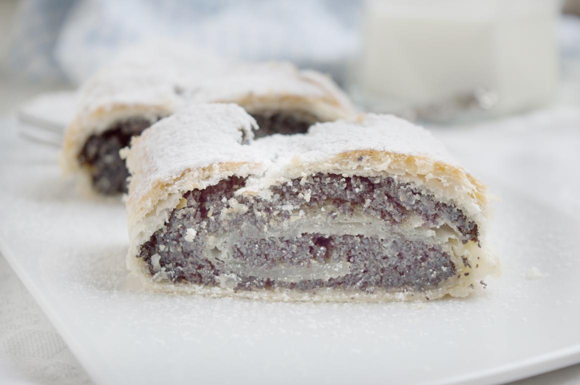 Mohn-Strudel mit Blätterteig