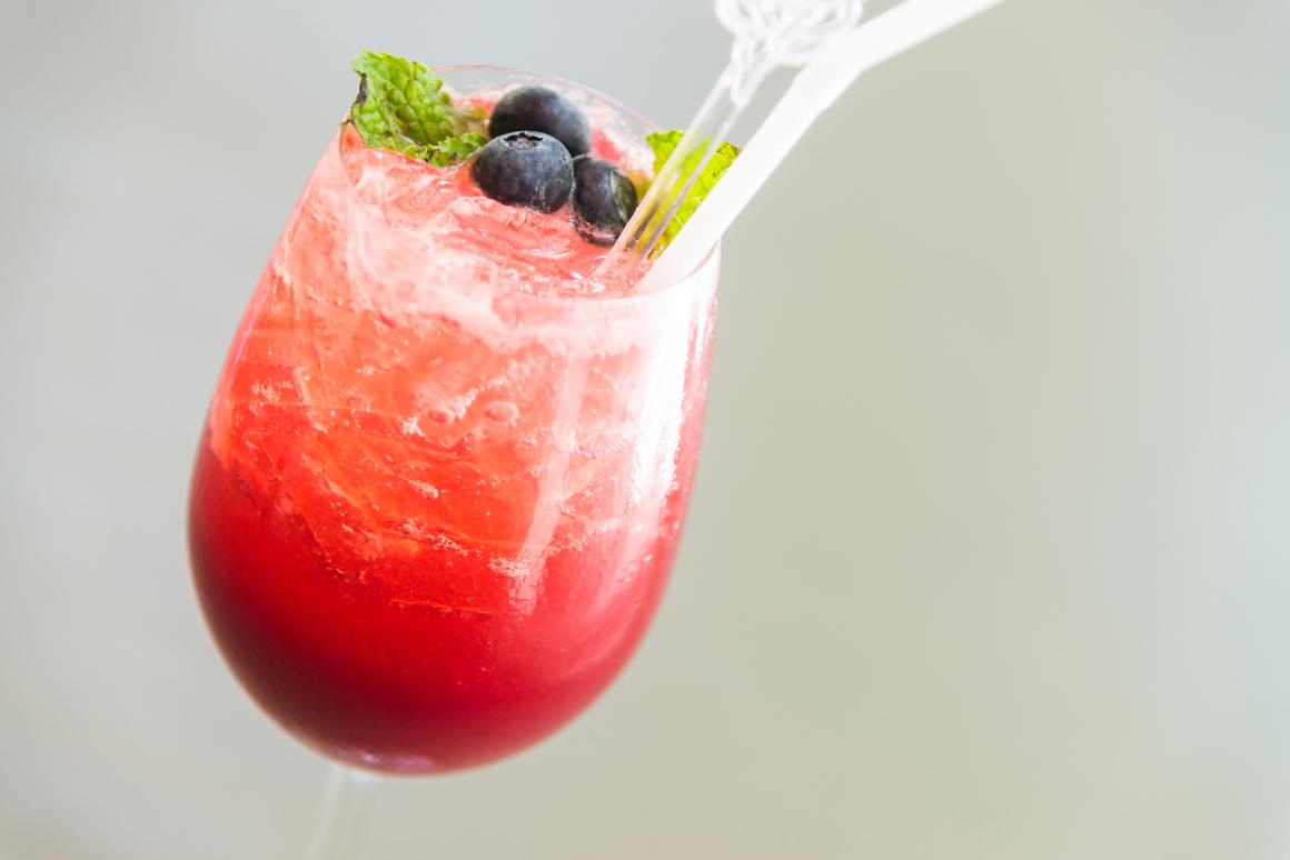 Rote Beeren Mocktail