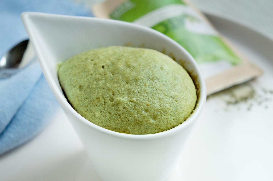Tassenkuchen mit Matcha