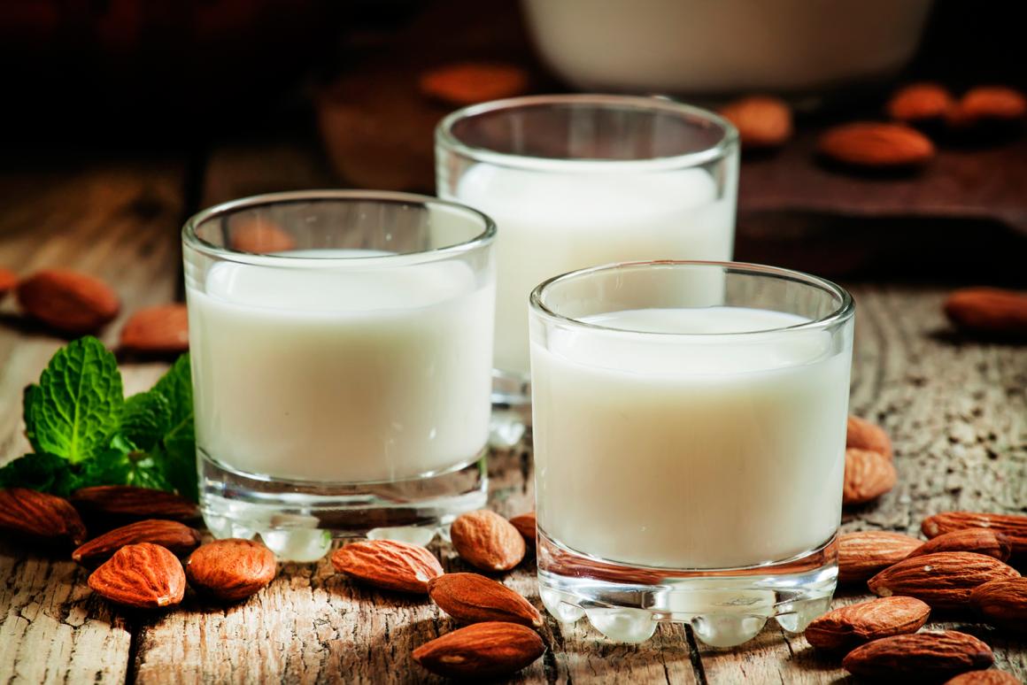 Selbstgemachte Mandelmilch