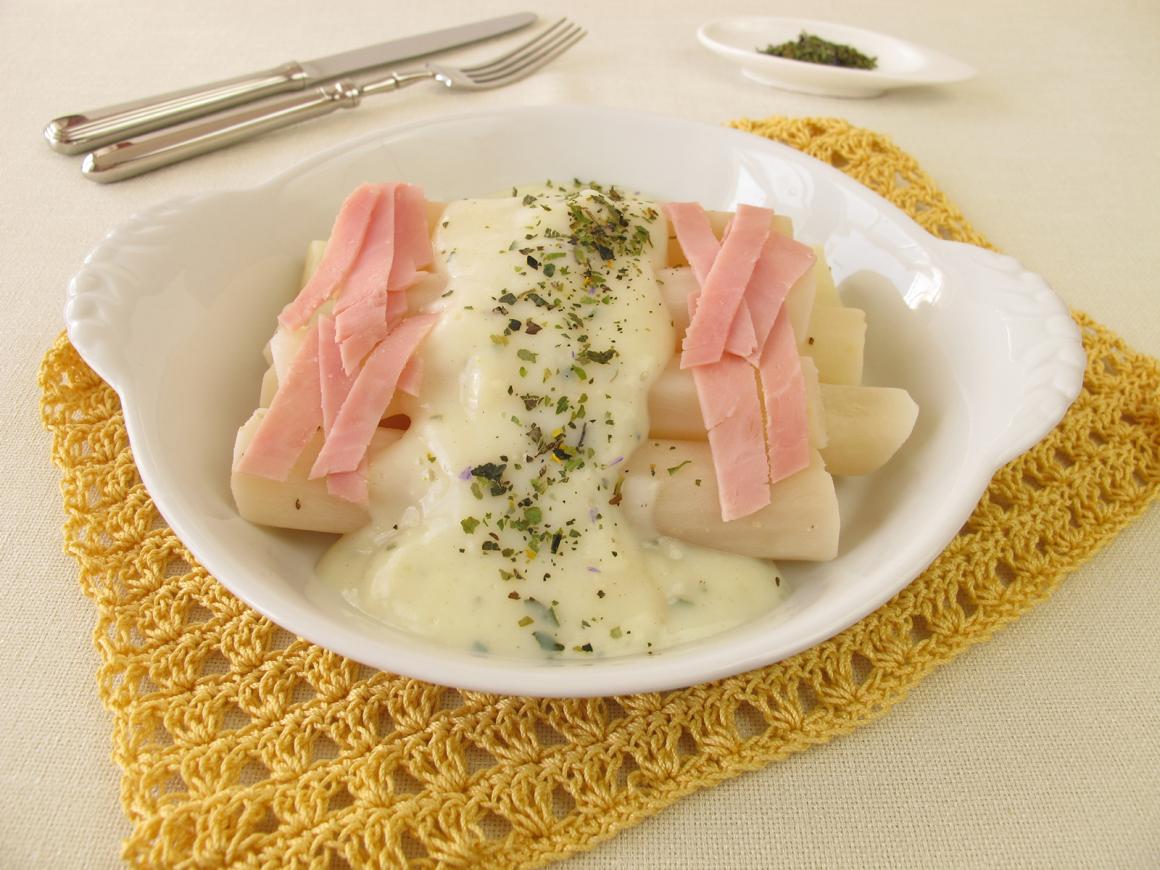 Schwarzwurzel mit Schinken in Bechamelsauce