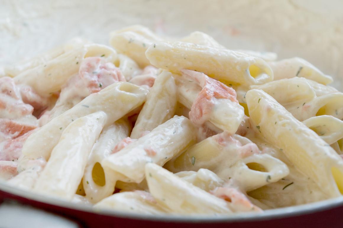 Teigwaren mit Lachssauce