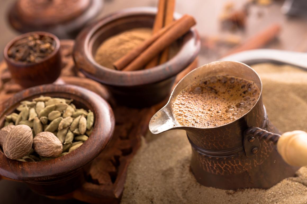 Kaffeegetränk mit Kardamom