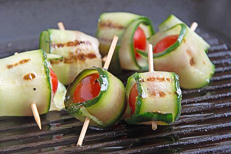 Cocktailtomaten gegrillt im Gurkenmantel
