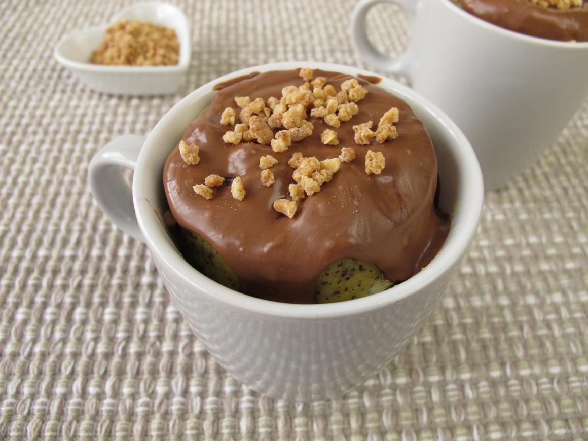 Becherkuchen mit Schokoladenglasur und Mandelstreusel