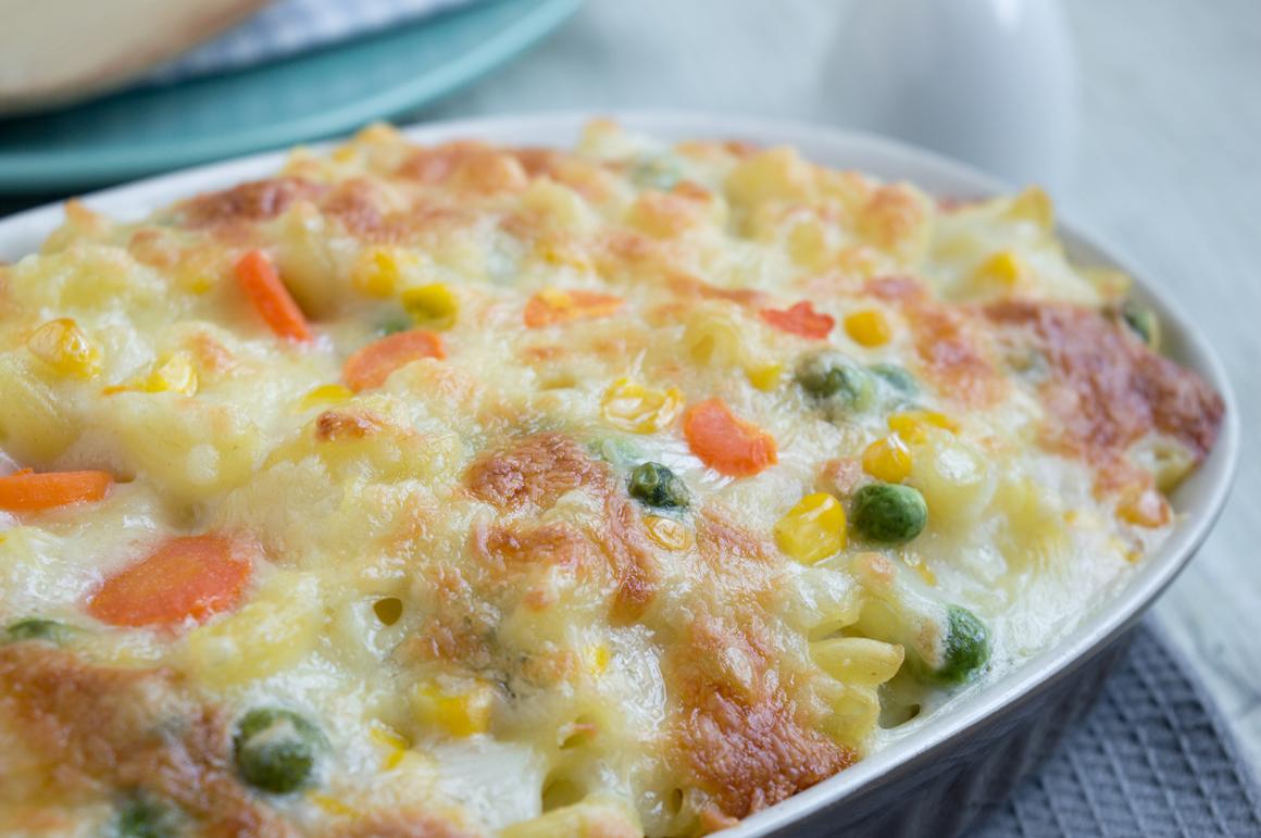 Bunter Frühlingsgratin mit Hörnli