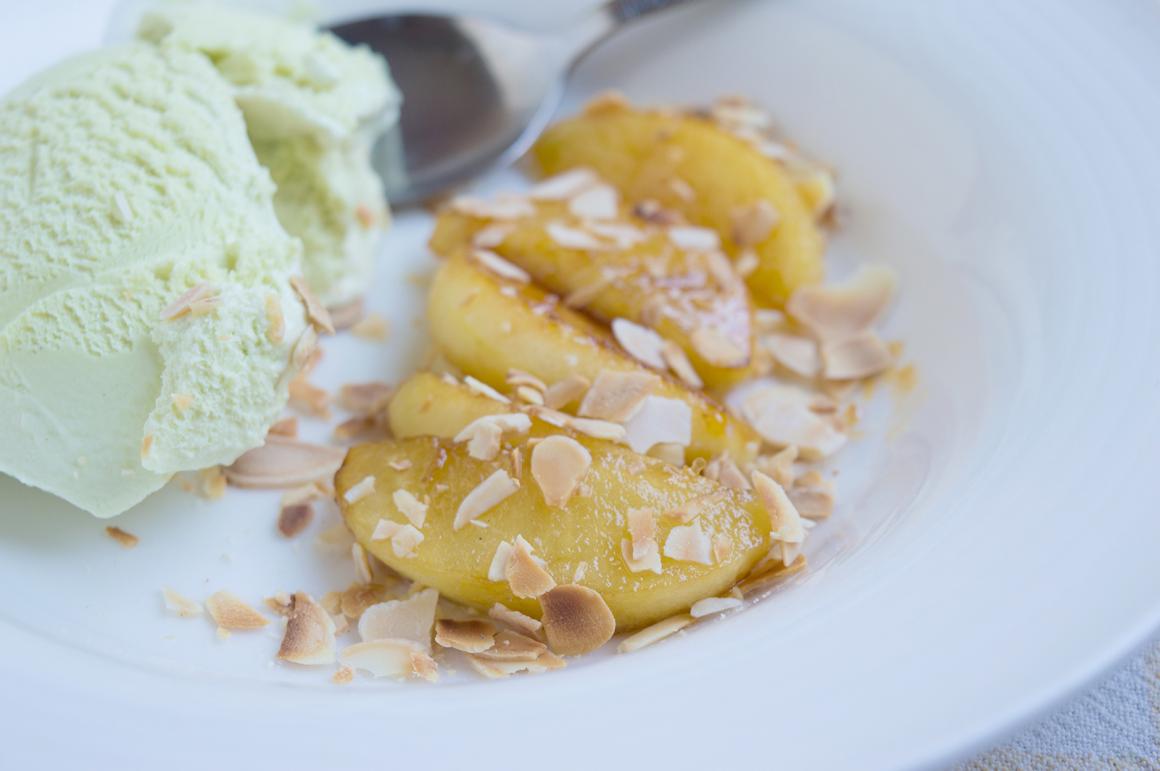 Karamellisierte Apfelspalten