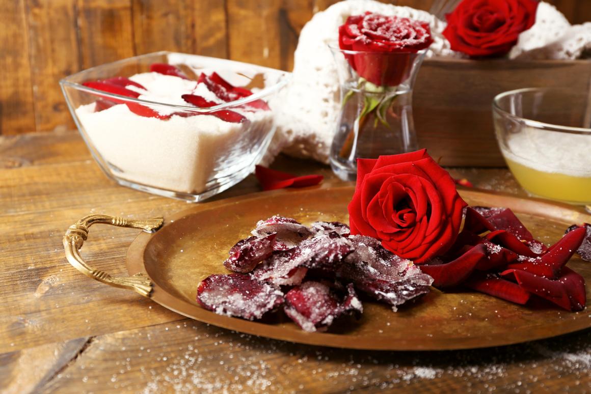 Kandierte Rosenblätter