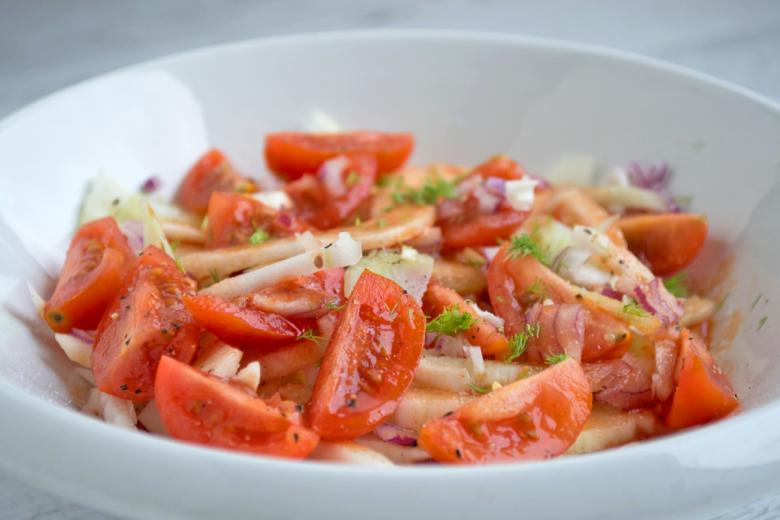 Leichter Fenchelsalat mit Cherry-Tomaten