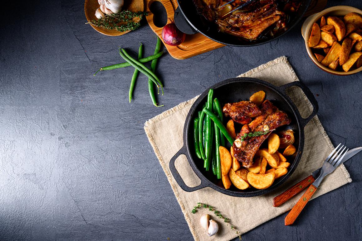 Schweinerippchen mit Kartoffeln und grünen Bohnen