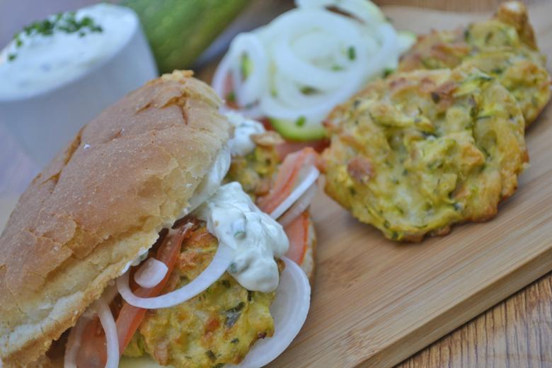 Zucchetti-Burger mit Kräutercrème