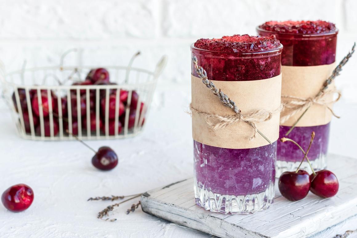 Kirsch-Lavendel-Drink