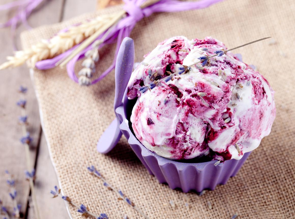Brombeeren-Lavendel-Glace