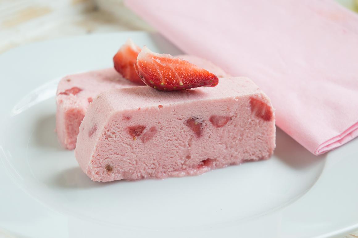 Fruchtiges Erdbeerparfait
