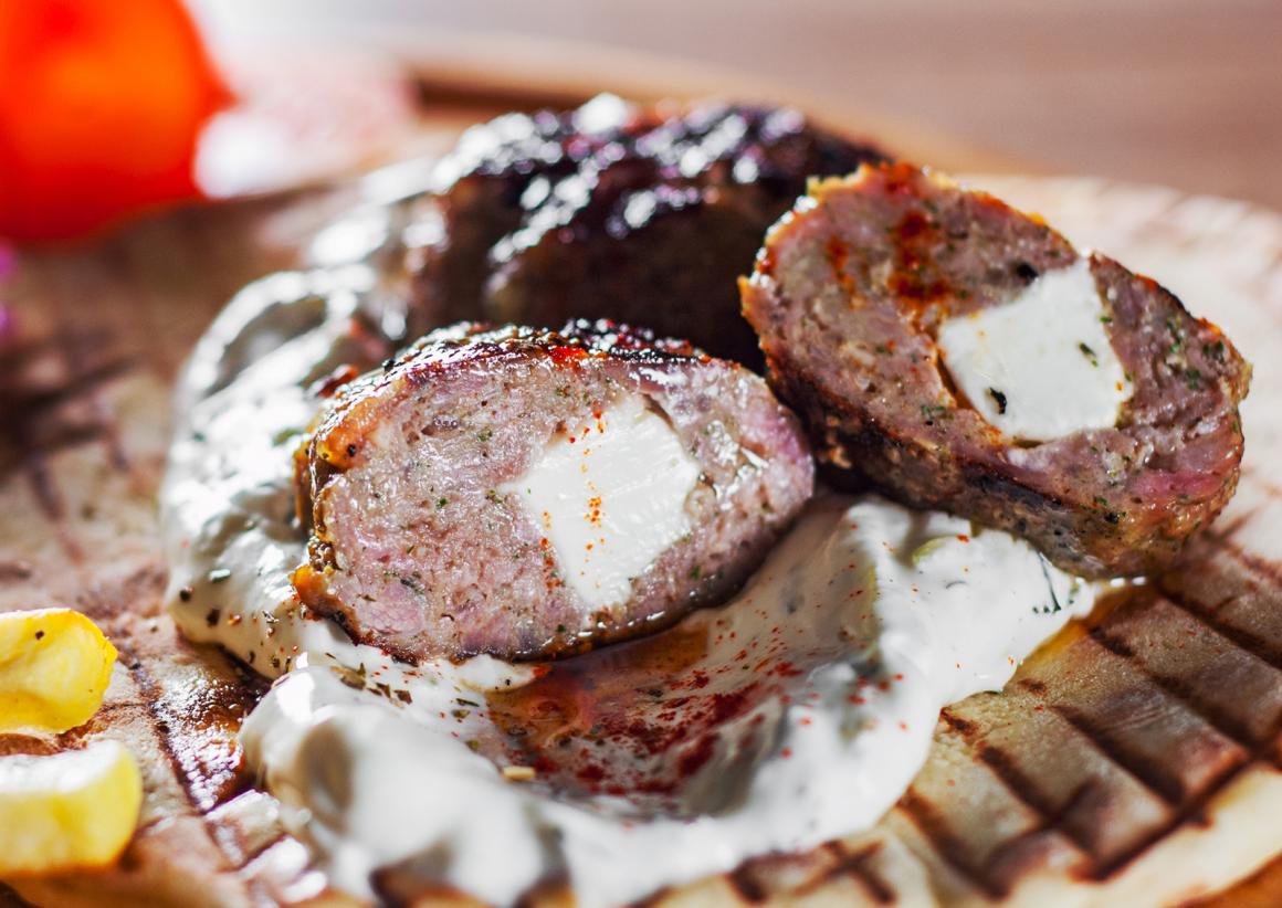 Bifteki gefüllt mit Feta