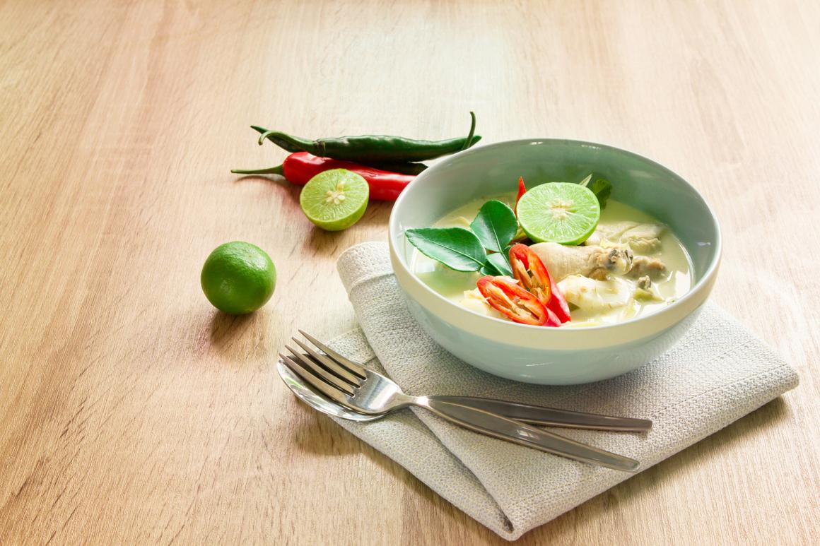 Feurige Kokos-Poulet-Suppe