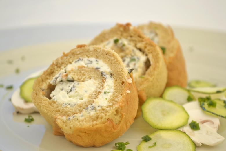 Kräuterbiskuit-Roulade