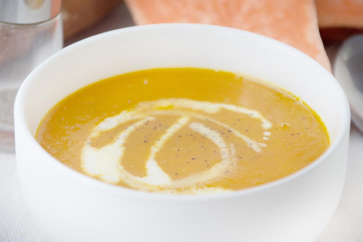 Gorgonzolasuppe mit Süsskartoffeln und Creme Fraiche