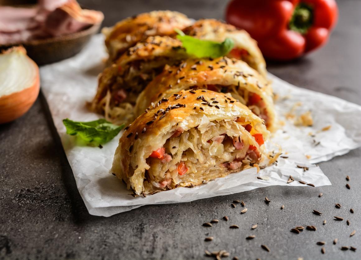 Kroatischer Strudel mit Kabis und Speck